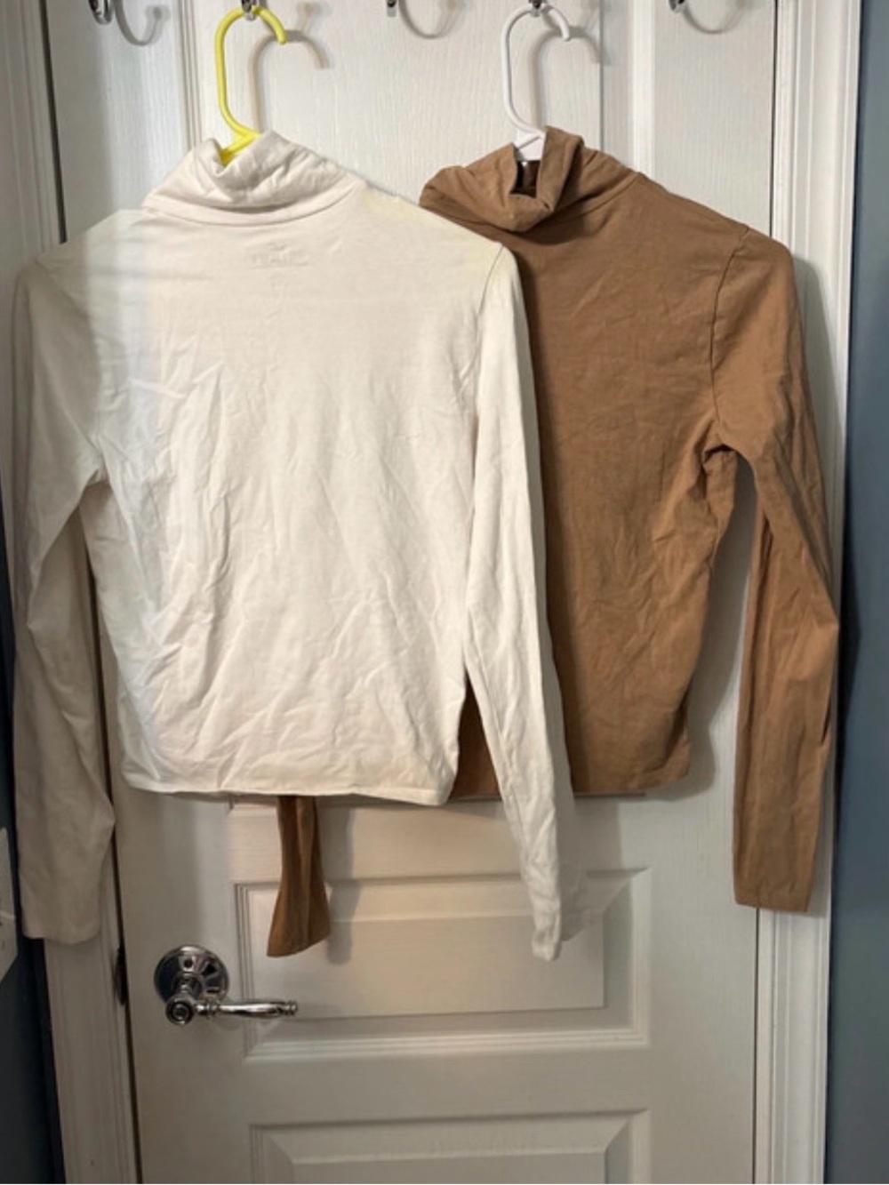 Hollister Women's Long Sleeve Turtleneck — Cream & Brown Bundle
